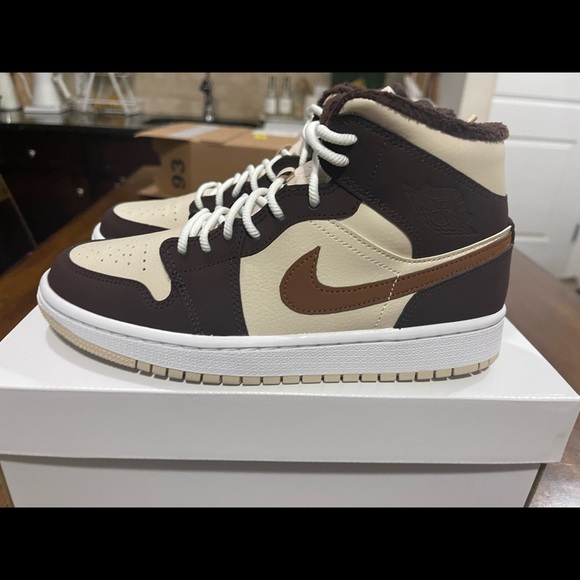 Nike Shoes - ❌SOLD❌ Jordan 1 Mid SE Brown Basalt Oatmeal sz: US 7.5 W/ 6.5 M